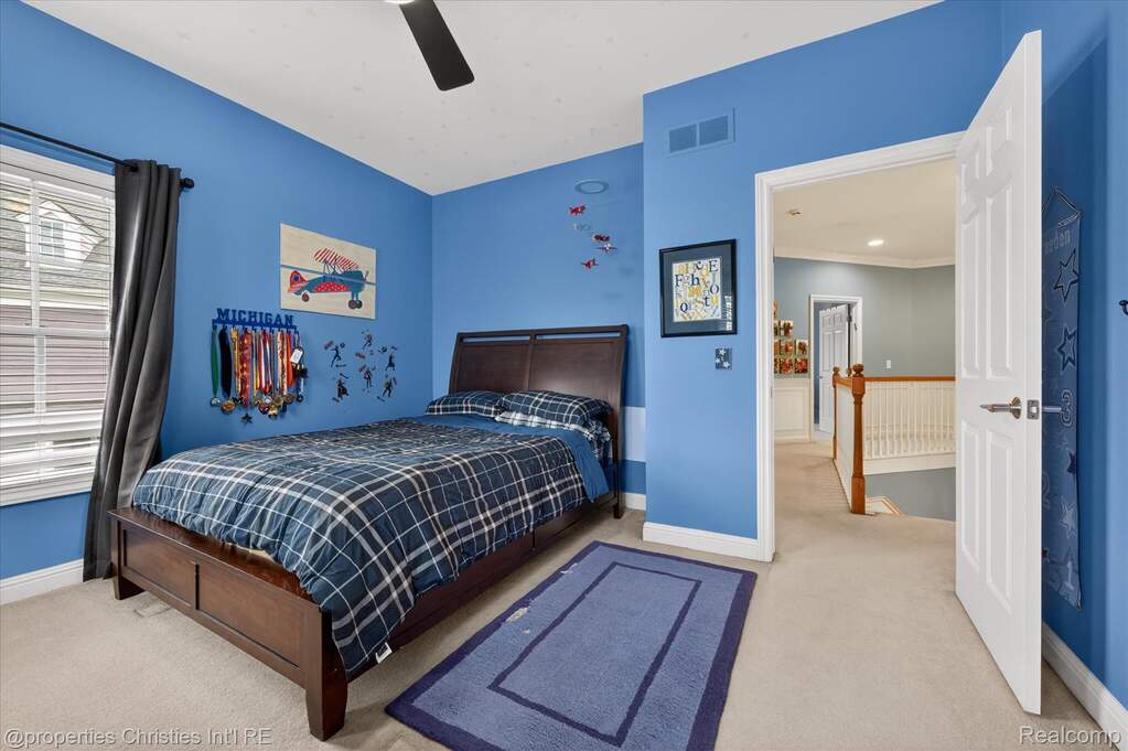 5 Bedroom Single Family Home/House's Image 34