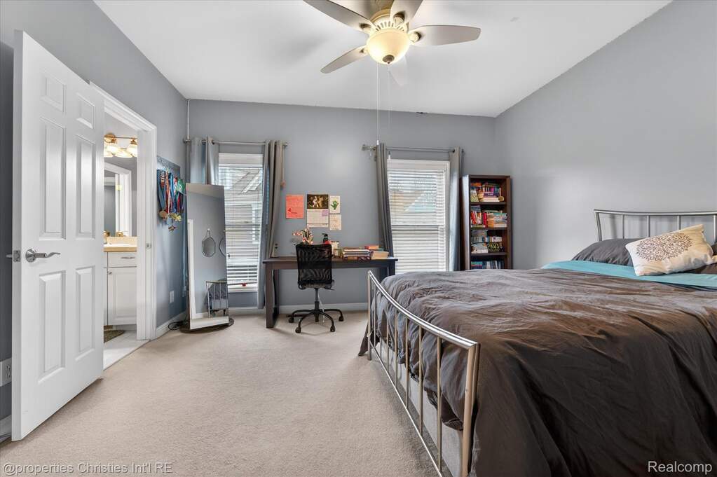 5 Bedroom Single Family Home/House's Image 39