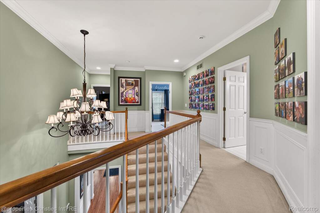 5 Bedroom Single Family Home/House's Image 41