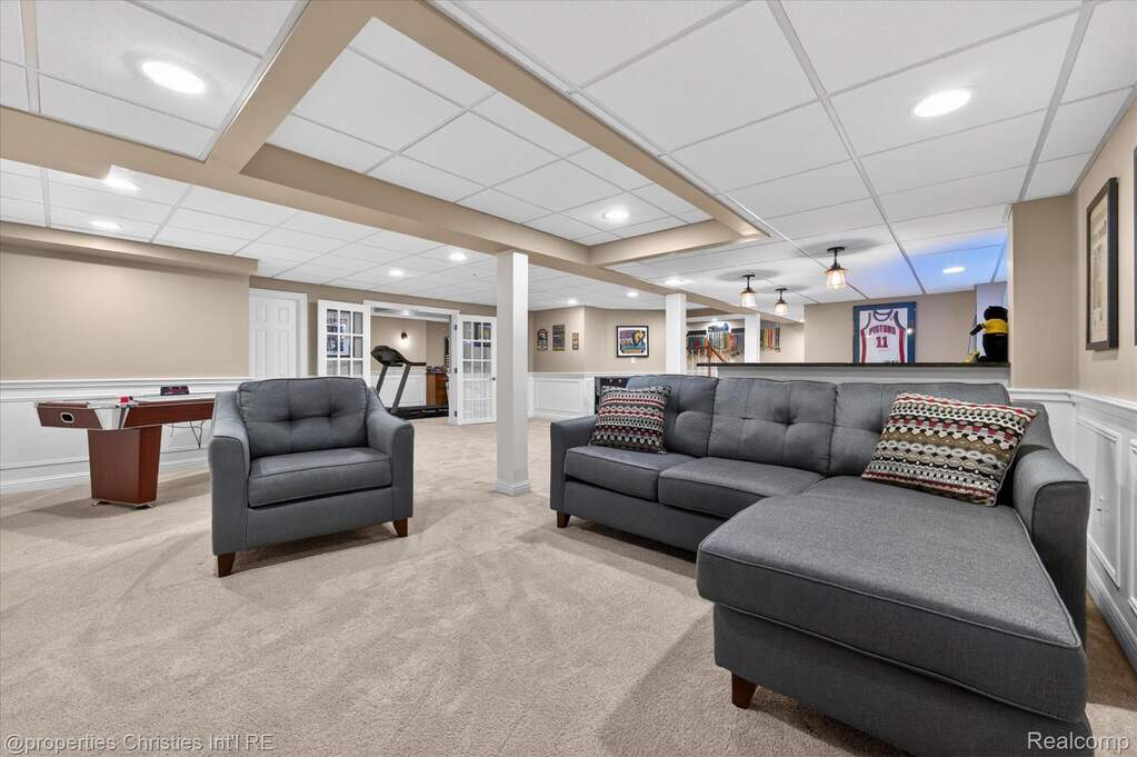 5 Bedroom Single Family Home/House's Image 48