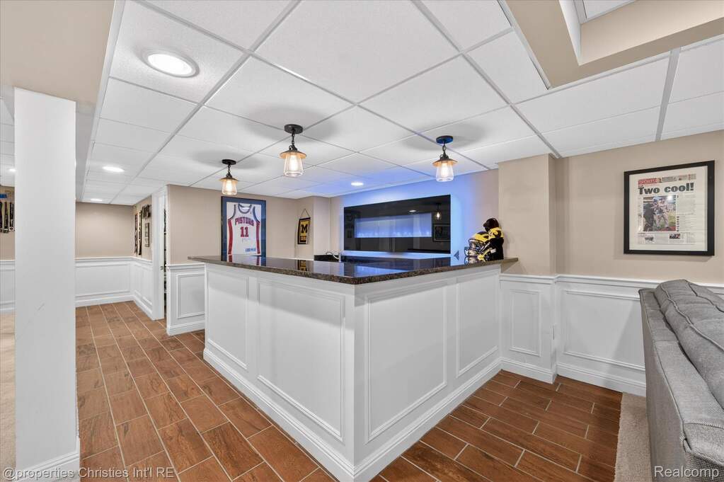 5 Bedroom Single Family Home/House's Image 49