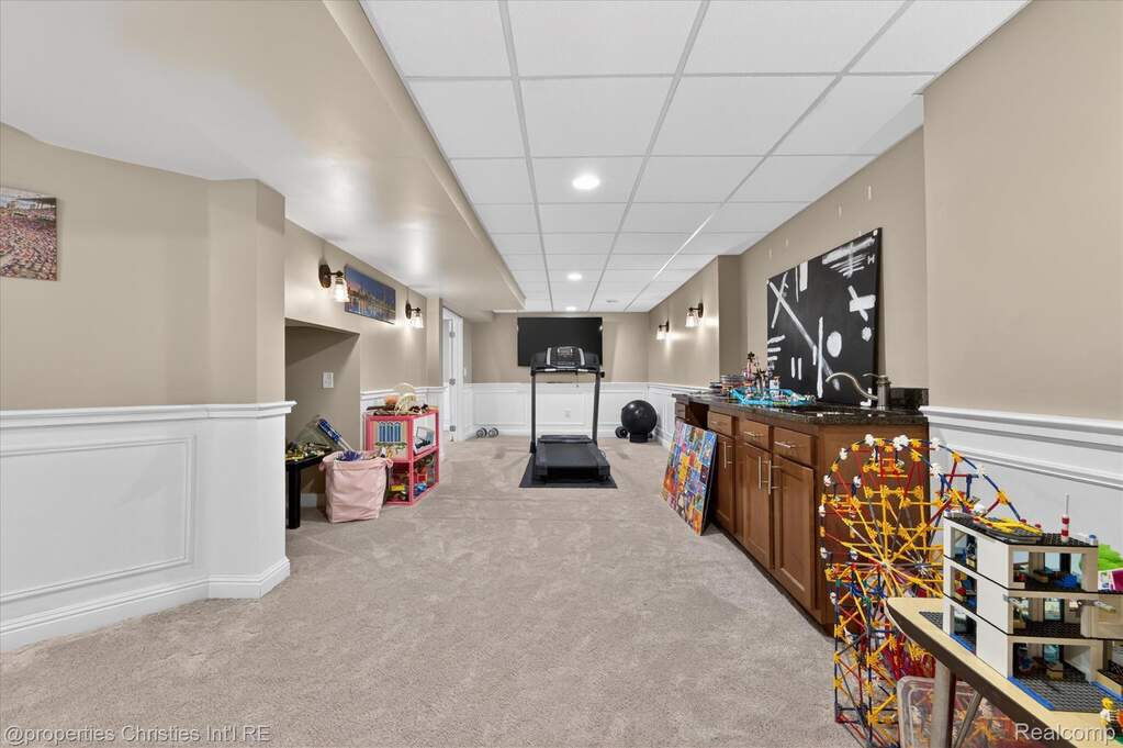 5 Bedroom Single Family Home/House's Image 52