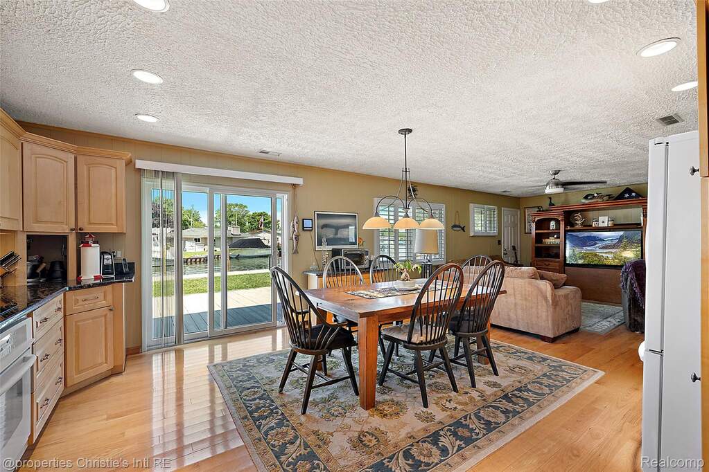 3 Bedroom Single Family Home/House's Image 11