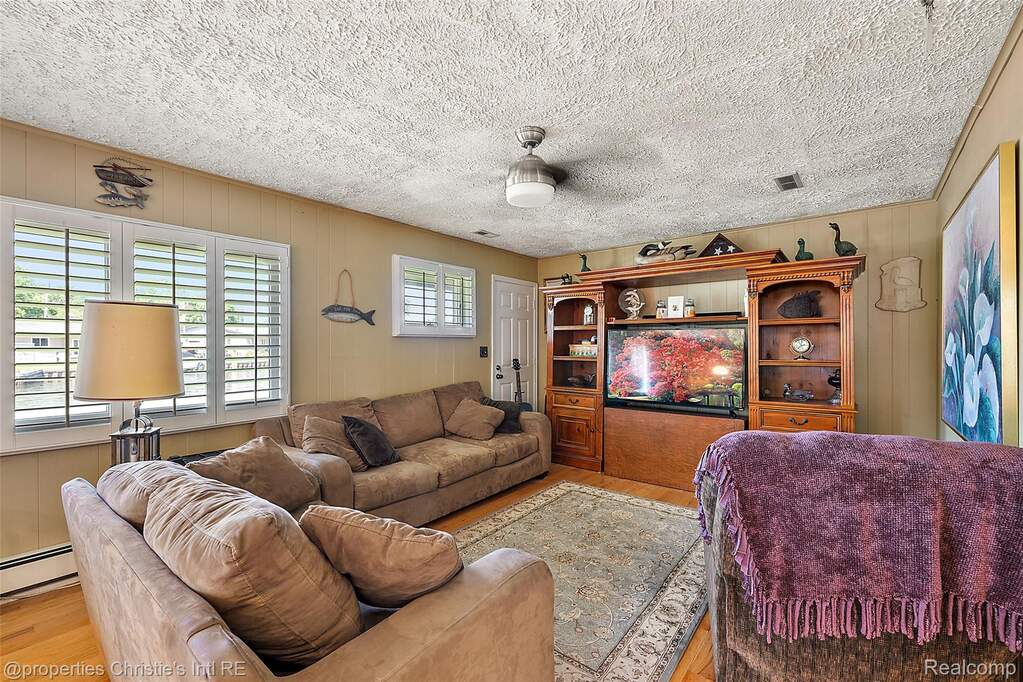 3 Bedroom Single Family Home/House's Image 12