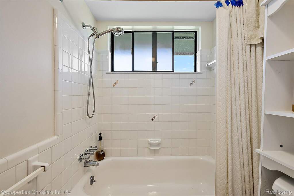 3 Bedroom Single Family Home/House's Image 23