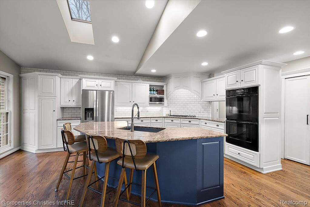 4 Bedroom Single Family Home/House's Image 9