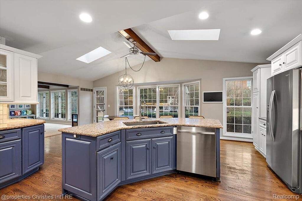 4 Bedroom Single Family Home/House's Image 12