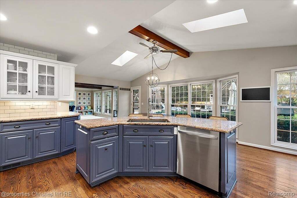 4 Bedroom Single Family Home/House's Image 14