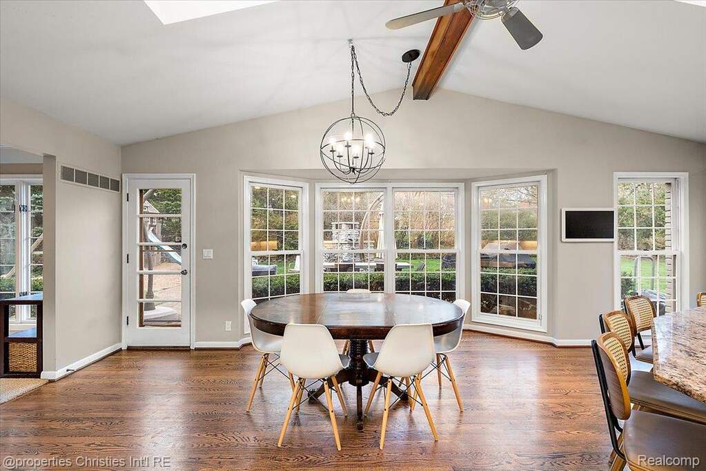 4 Bedroom Single Family Home/House's Image 18