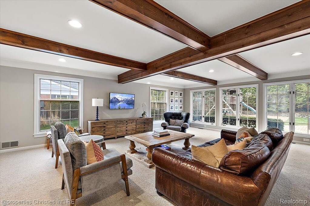 4 Bedroom Single Family Home/House's Image 21