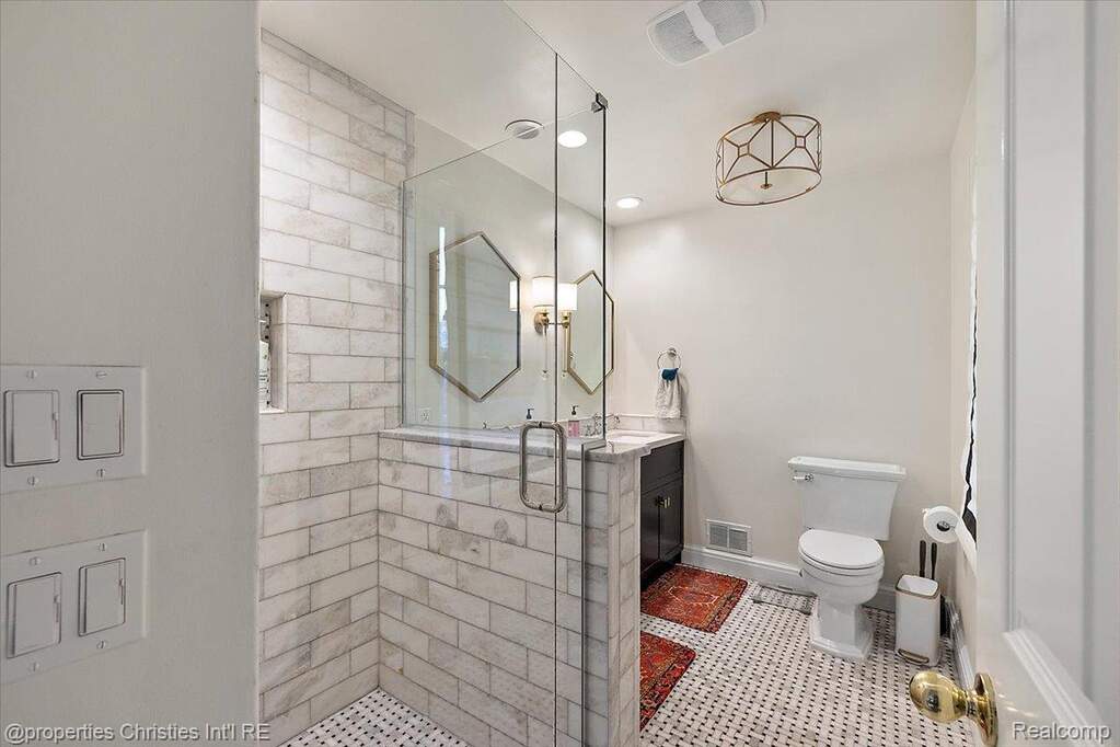 4 Bedroom Single Family Home/House's Image 30