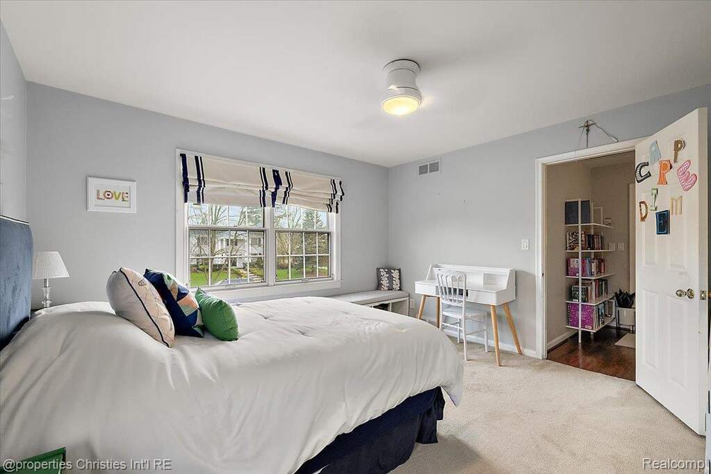 4 Bedroom Single Family Home/House's Image 34