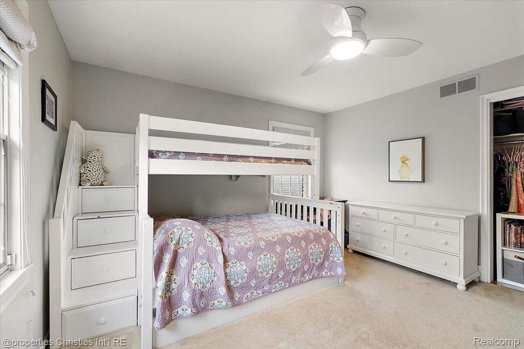 4 Bedroom Single Family Home/House's Image 38