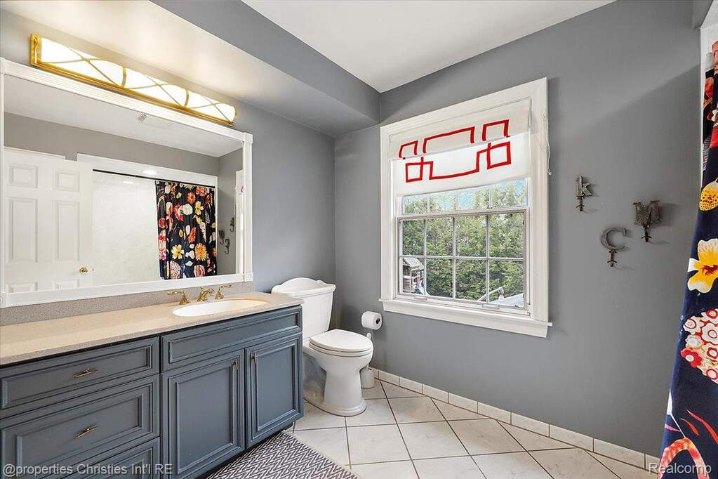 4 Bedroom Single Family Home/House's Image 40