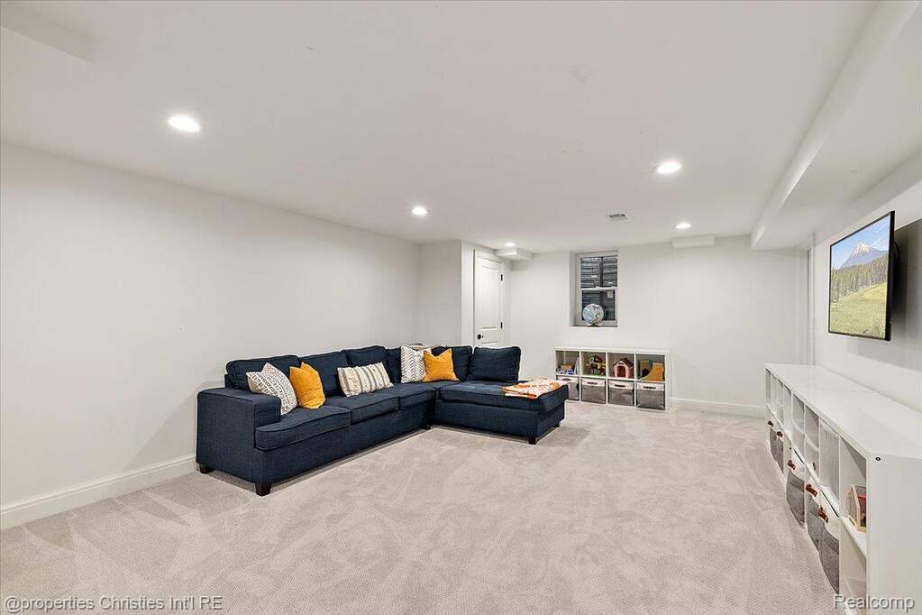 4 Bedroom Single Family Home/House's Image 44