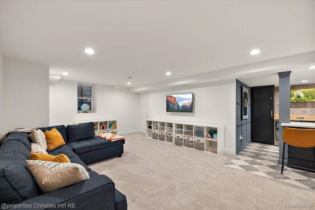 4 Bedroom Single Family Home/House's Image 45