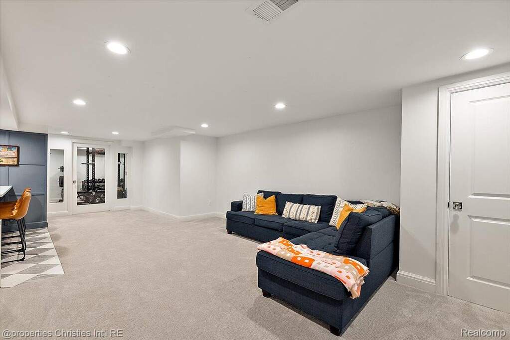 4 Bedroom Single Family Home/House's Image 46