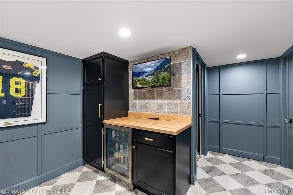 4 Bedroom Single Family Home/House's Image 52