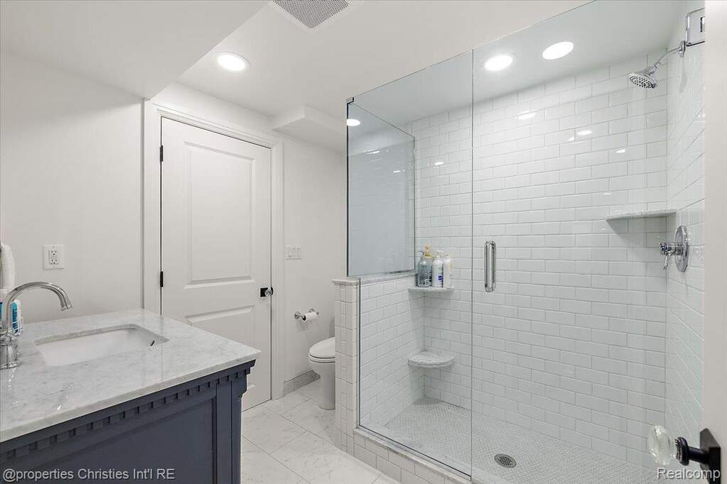 4 Bedroom Single Family Home/House's Image 55