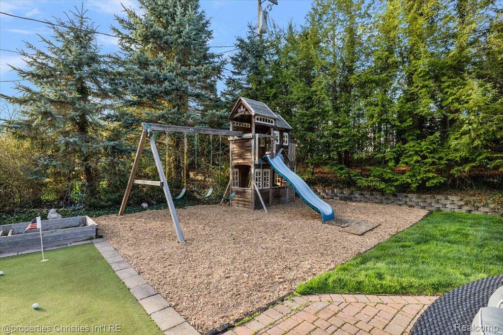 4 Bedroom Single Family Home/House's Image 66