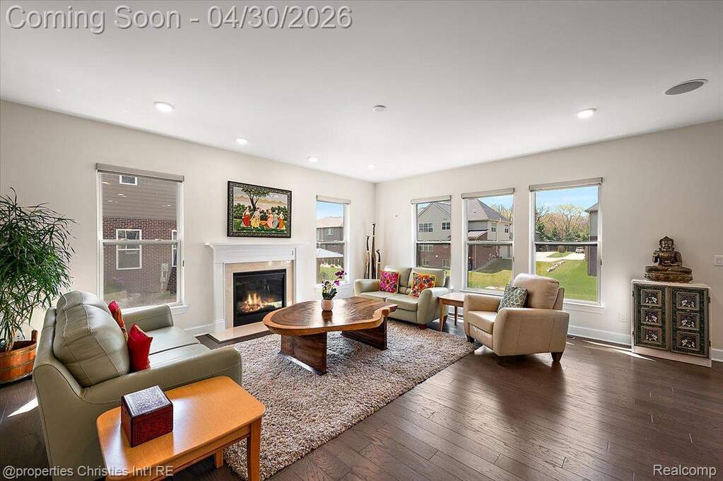 5 Bedroom Single Family Home/House's Image 11