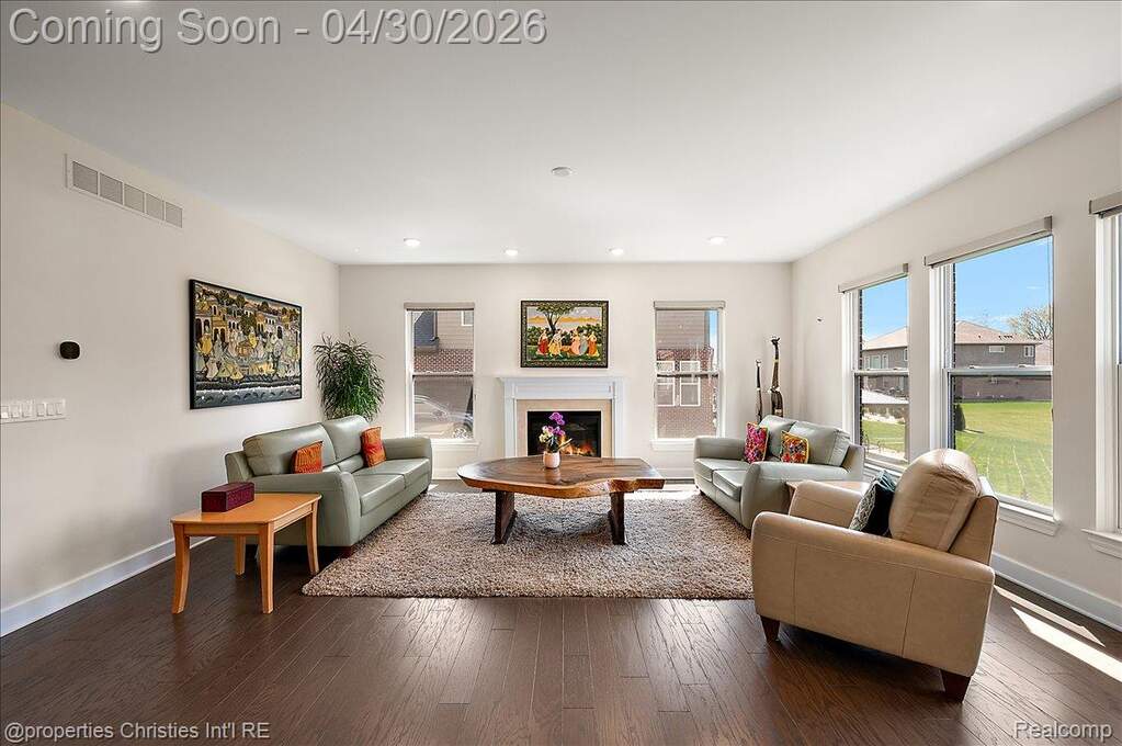 5 Bedroom Single Family Home/House's Image 12
