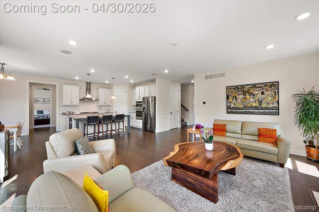 5 Bedroom Single Family Home/House's Image 14