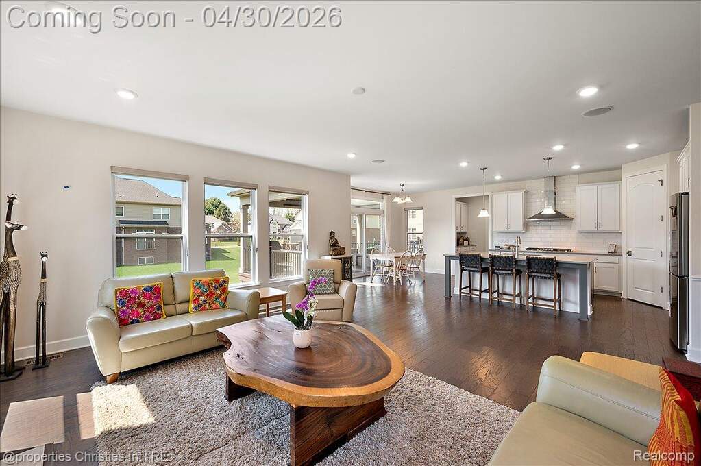 5 Bedroom Single Family Home/House's Image 15