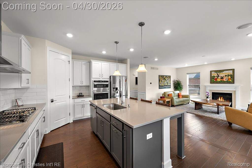 5 Bedroom Single Family Home/House's Image 18