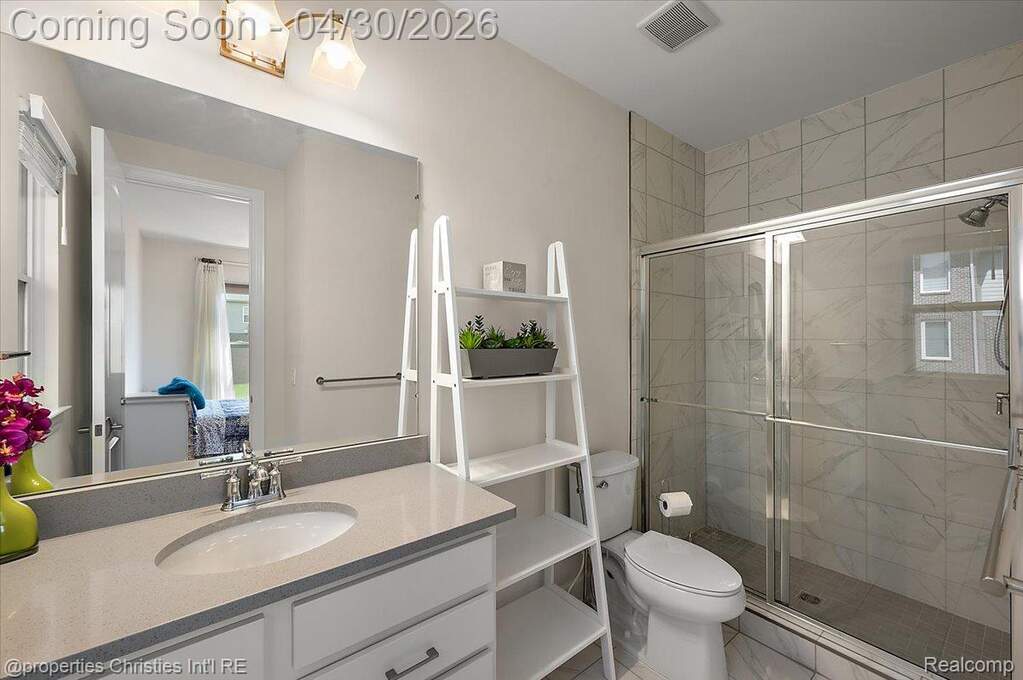 5 Bedroom Single Family Home/House's Image 25