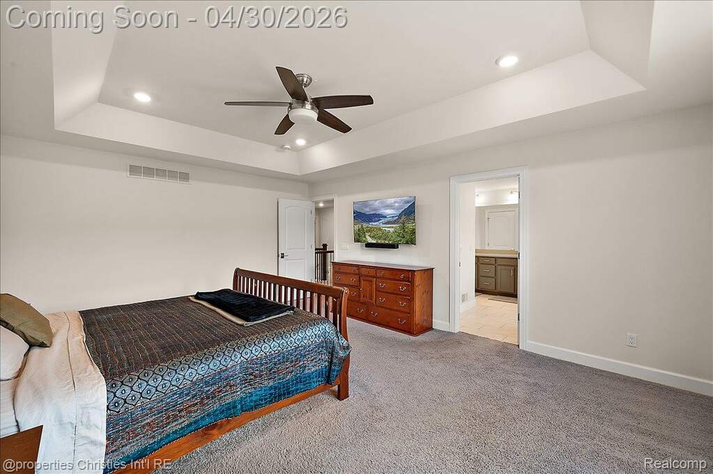 5 Bedroom Single Family Home/House's Image 32