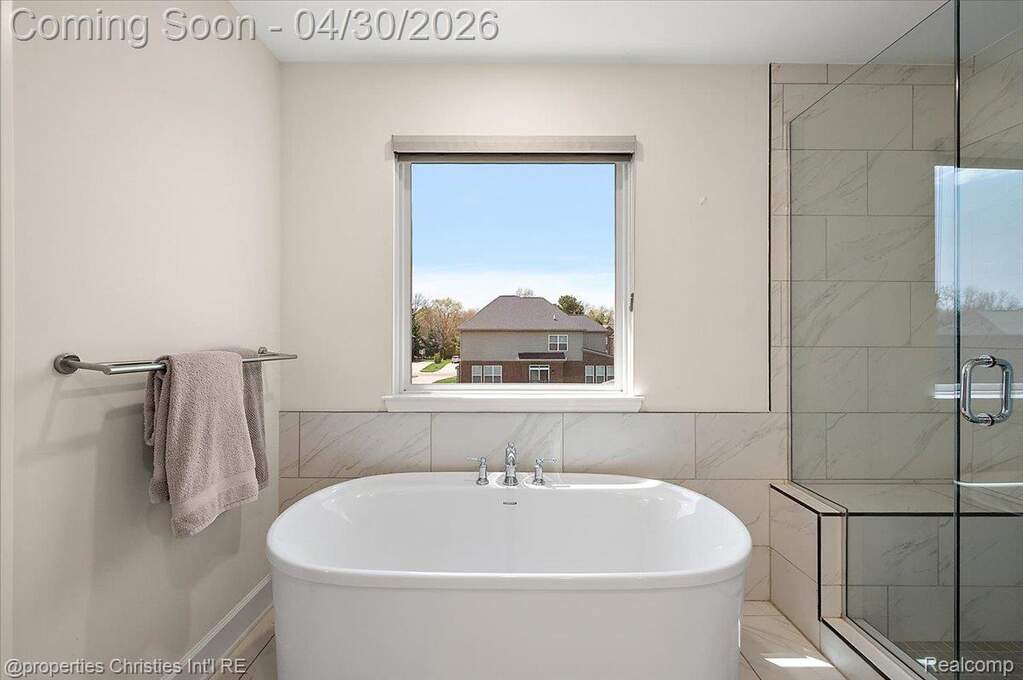 5 Bedroom Single Family Home/House's Image 36