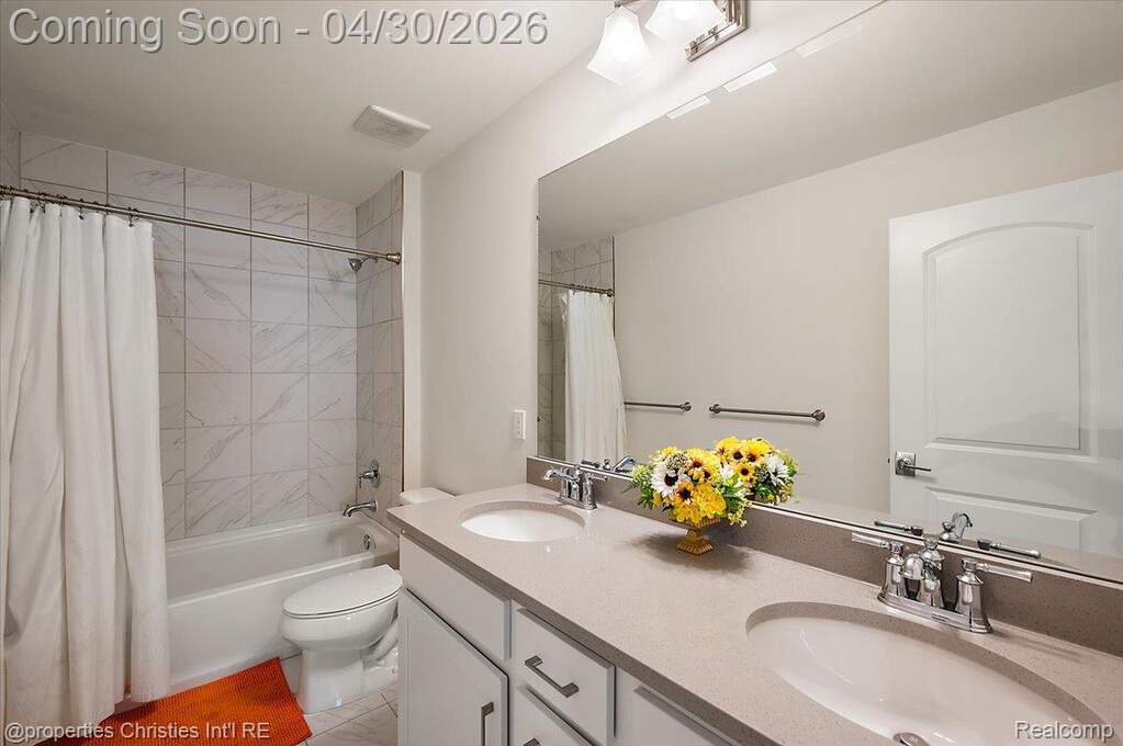 5 Bedroom Single Family Home/House's Image 42