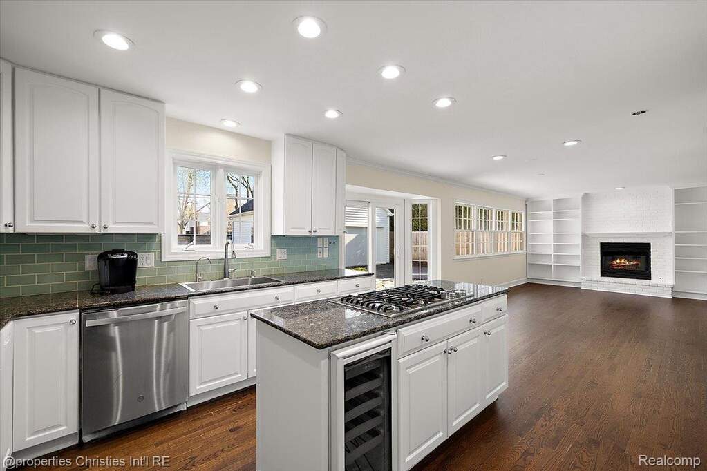 4 Bedroom Single Family Home/House's Image 25