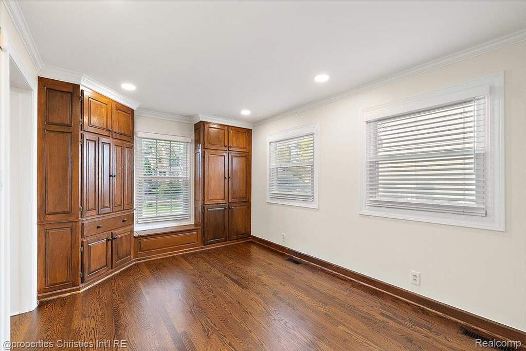 4 Bedroom Single Family Home/House's Image 31