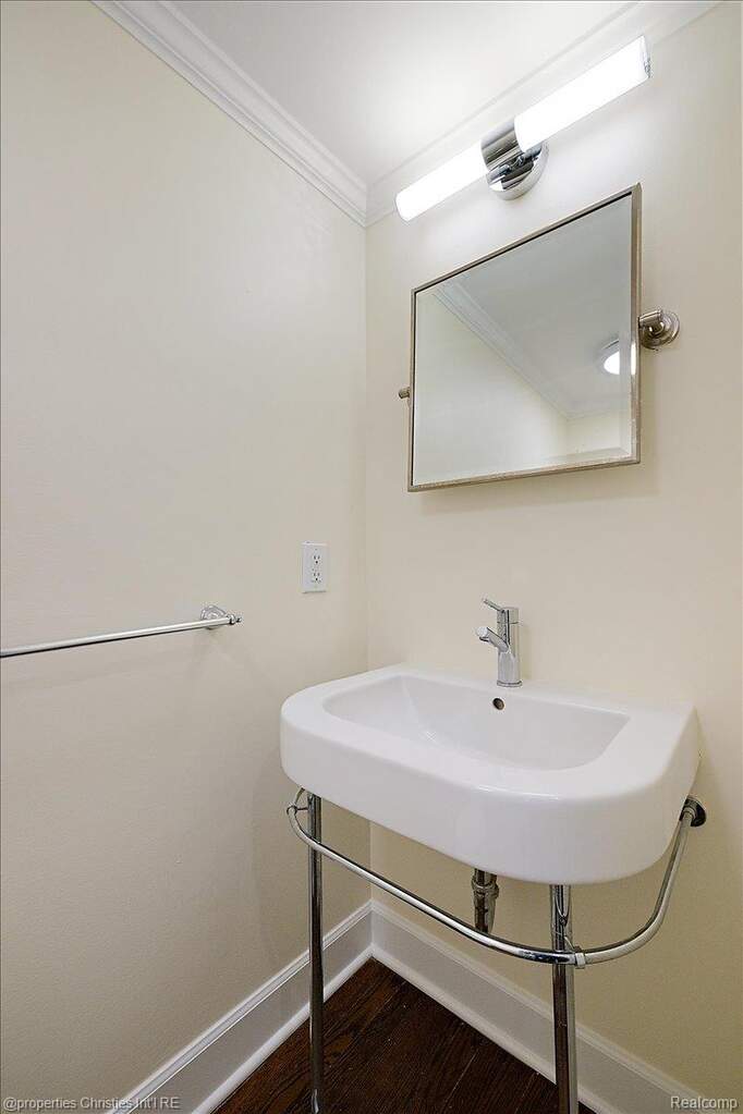 4 Bedroom Single Family Home/House's Image 33