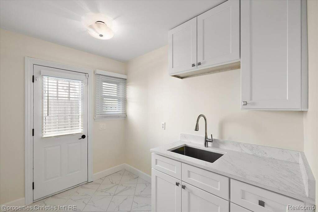 4 Bedroom Single Family Home/House's Image 34