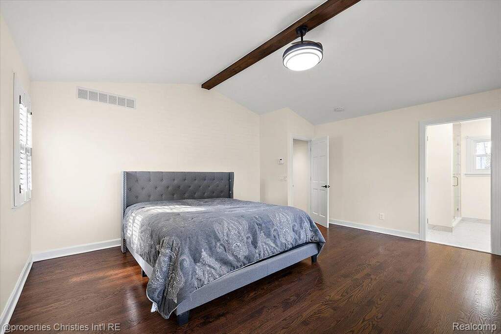 4 Bedroom Single Family Home/House's Image 38