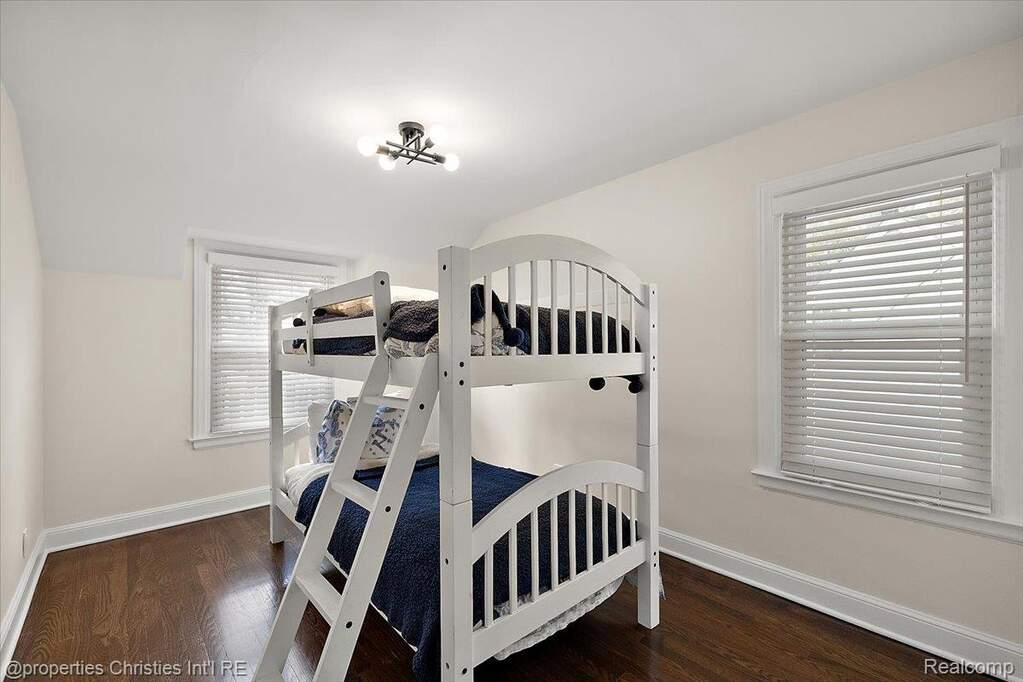 4 Bedroom Single Family Home/House's Image 43