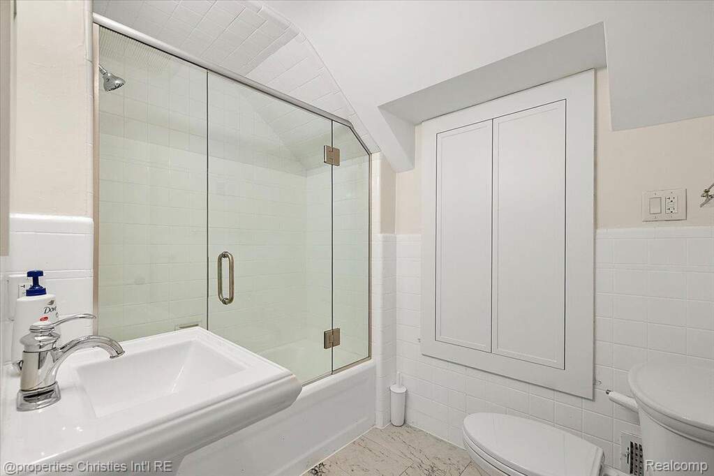 4 Bedroom Single Family Home/House's Image 44