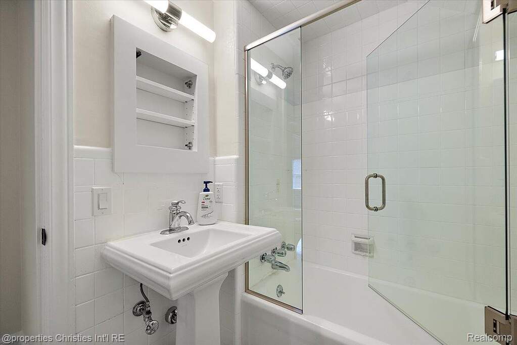 4 Bedroom Single Family Home/House's Image 45