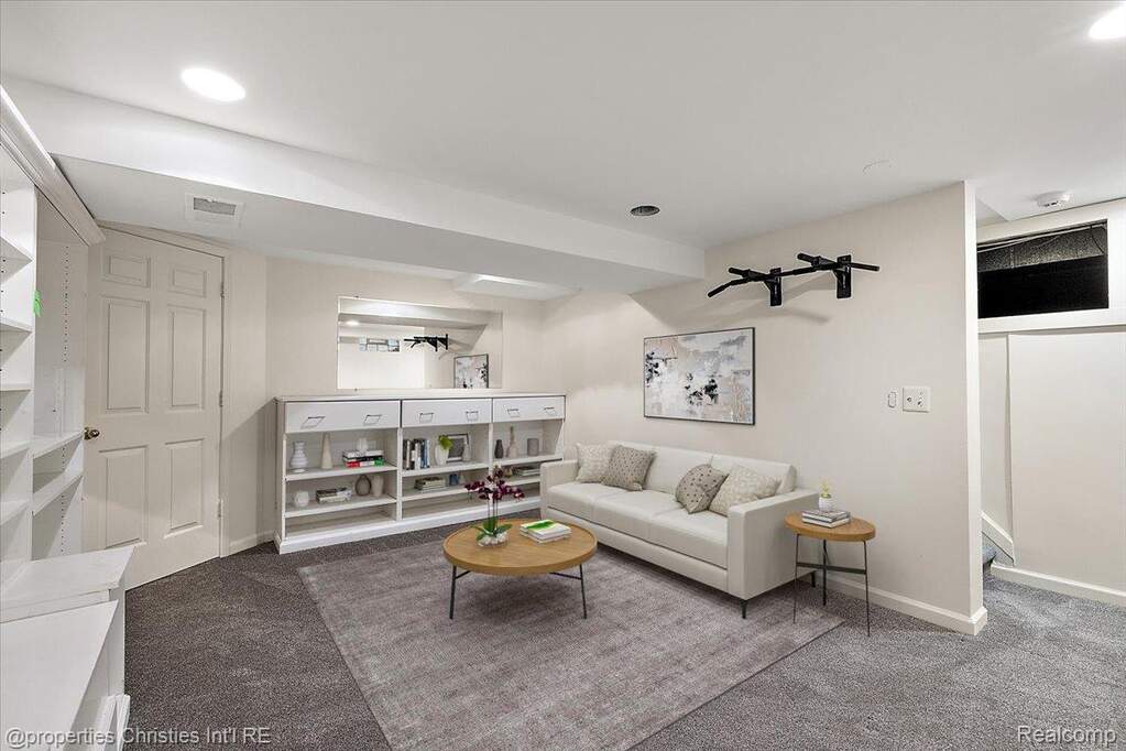 4 Bedroom Single Family Home/House's Image 49