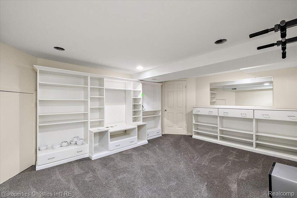 4 Bedroom Single Family Home/House's Image 50