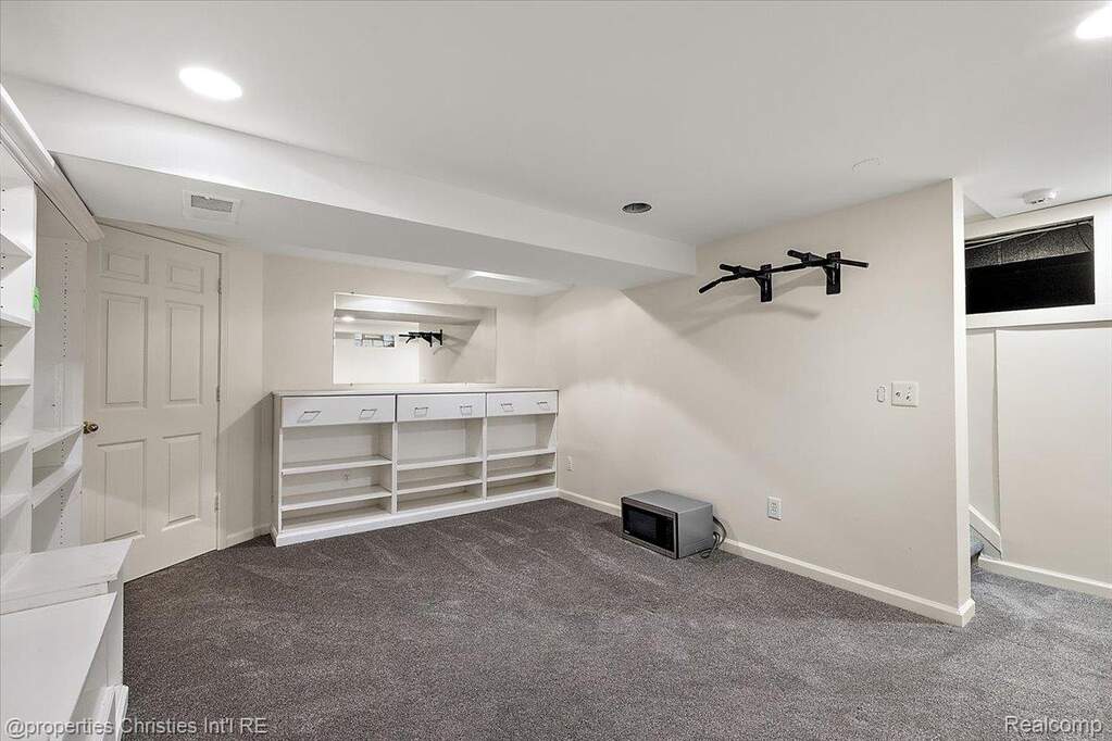 4 Bedroom Single Family Home/House's Image 51