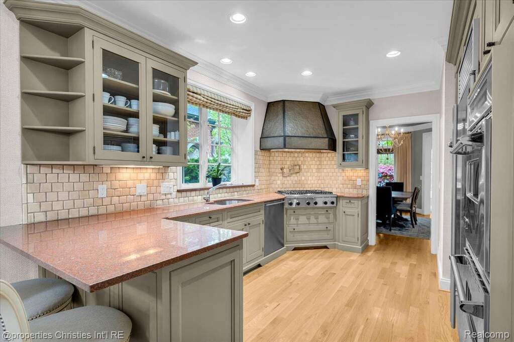 4 Bedroom Single Family Home/House's Image 10