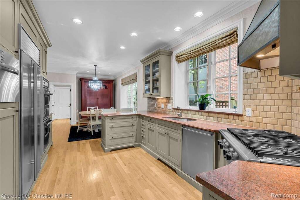 4 Bedroom Single Family Home/House's Image 12
