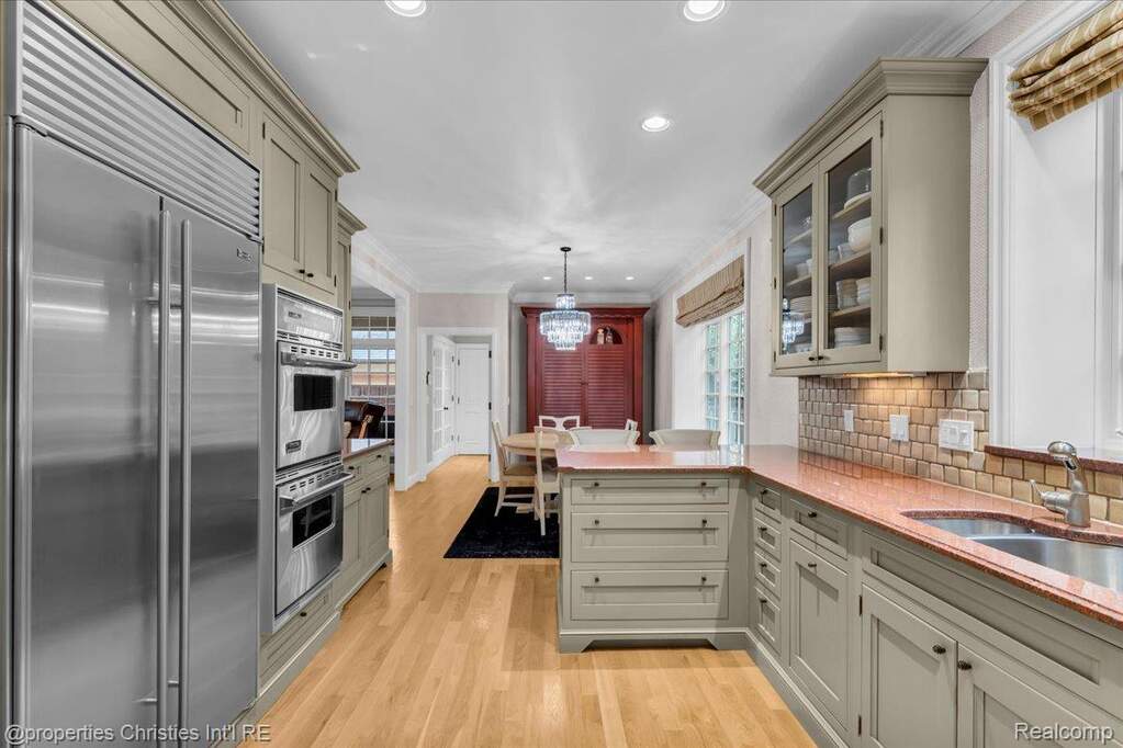 4 Bedroom Single Family Home/House's Image 13