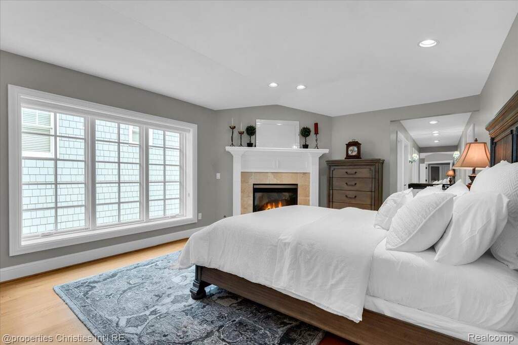 4 Bedroom Single Family Home/House's Image 20