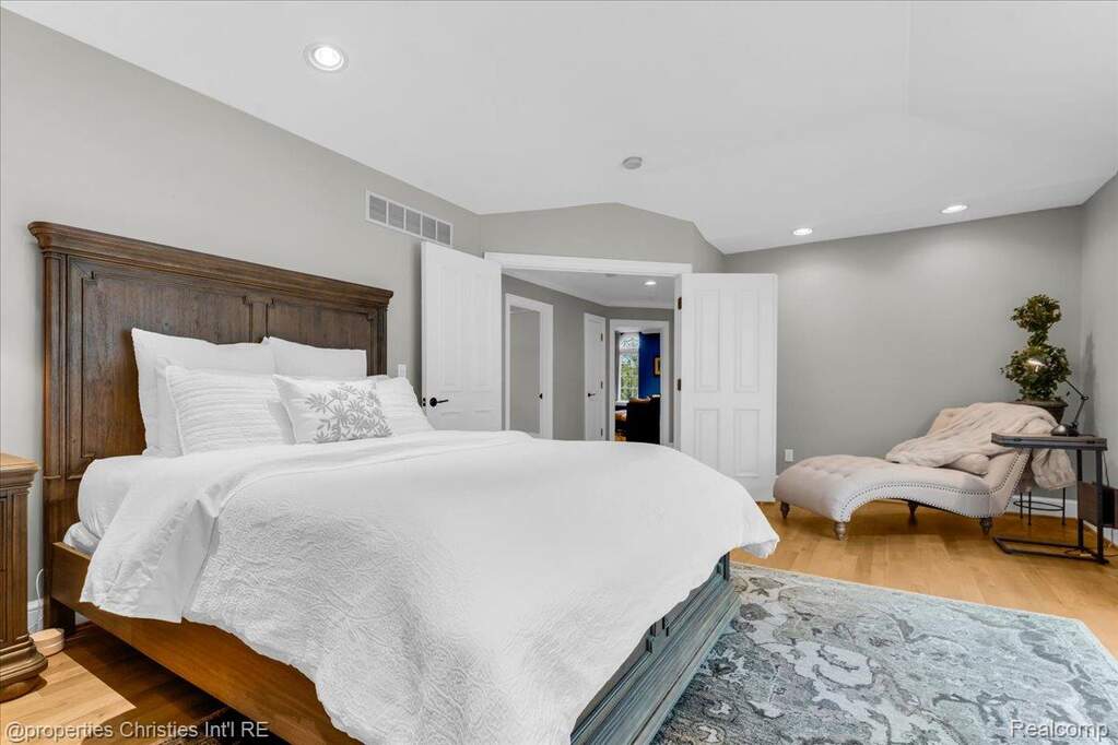 4 Bedroom Single Family Home/House's Image 22