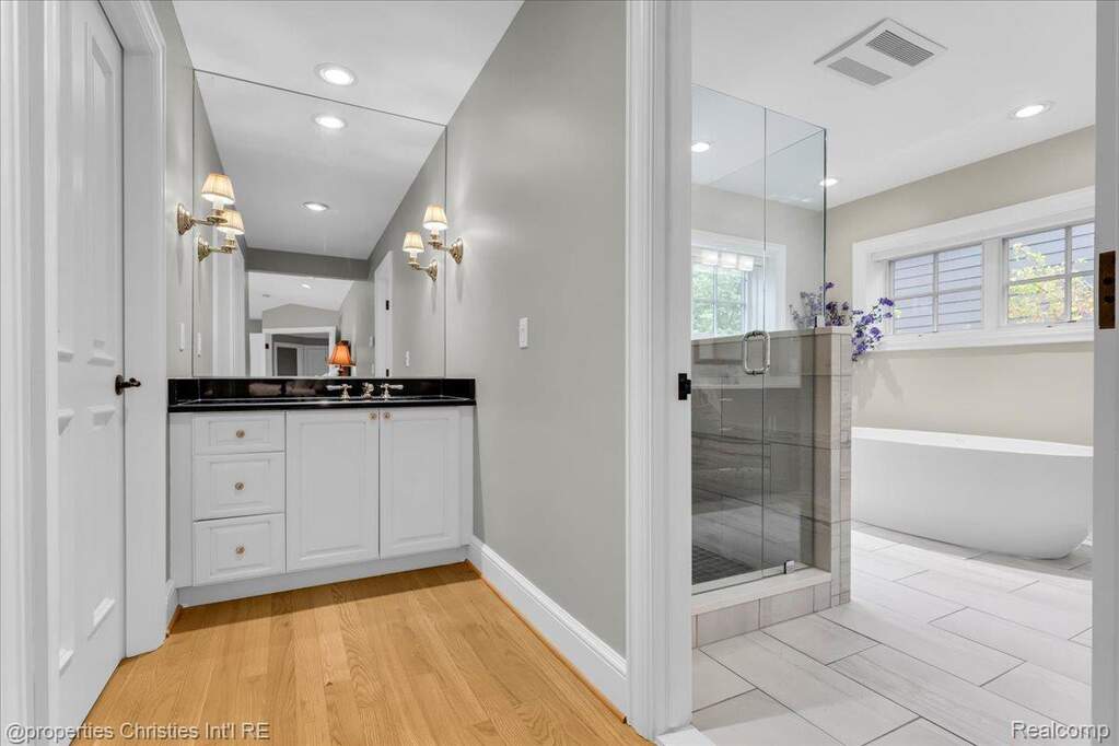4 Bedroom Single Family Home/House's Image 23